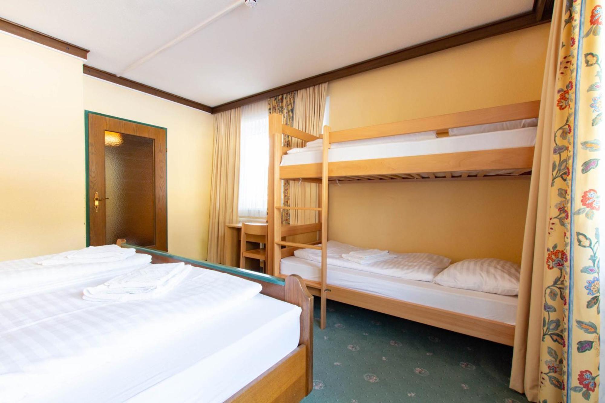 Mountain Hostel Ramsau am Dachstein Zimmer foto